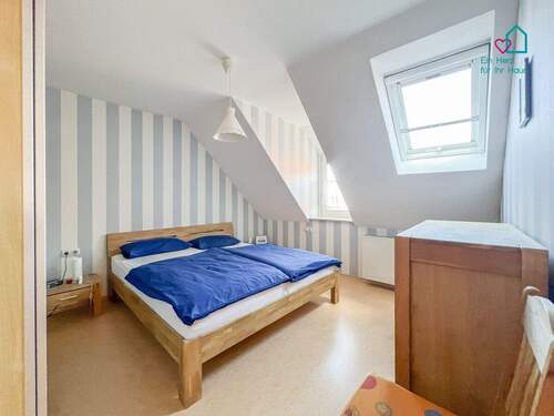 Schlafen DG - Mehrfamilienhaus, Wohnhaus mit 324,00 m² in Lülsfeld zum Kaufen