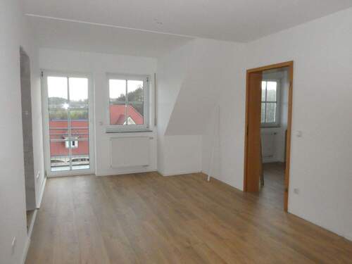 Wohnzimmer - Etagenwohnung mit 67,00 m² in Langensendelbach zur Miete