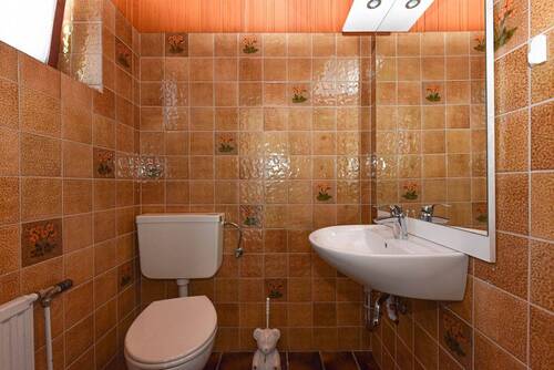 Gäste-WC mit Fenster - 