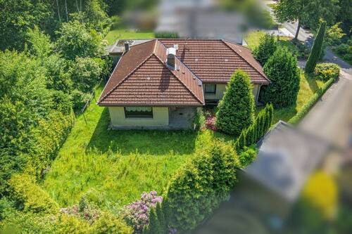 Massivbauweise mit Klinkerfassade und Walmdach - Bungalow mit 142,00 m&sup2; in Munster zum Kaufen