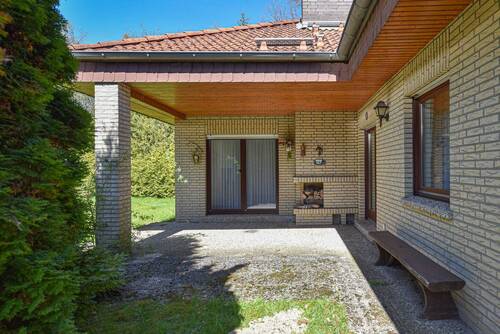 überdachte Terrasse mit gemauertem Kamin - sichtgeschützt - 