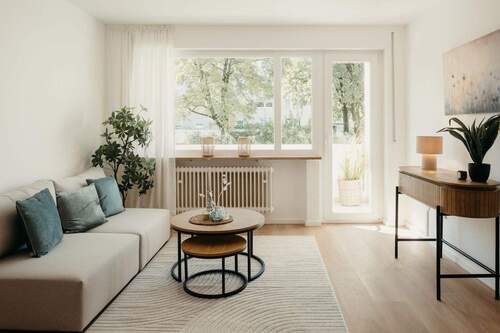 Wohnzimmer mit Loggia - 3 Zimmer Etagenwohnung in Kaufbeuren