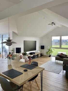 großes Wohnzimmer - 4 Zimmer Etagenwohnung zur Miete in Neunkirchen-Seelscheid