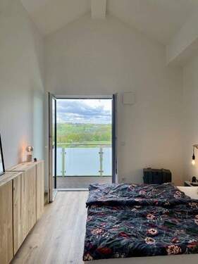 Schlafzimmer mit Weitblick - 4 Zimmer Etagenwohnung in Neunkirchen-Seelscheid