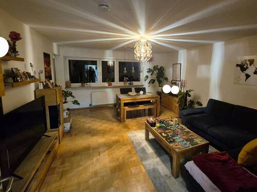 Wohnzimmer mir Parkettboden - 