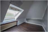 Zimmer im Dachboden - 