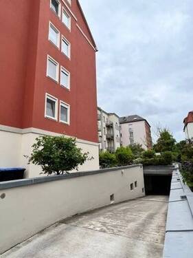 Tiefgarageneinfahrt - 