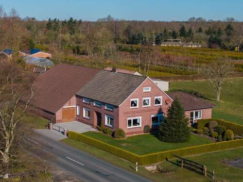 SO2502 Drohnenaufnahmen-3 - 5 Zimmer Bauernhaus, Landhaus zum Kaufen in Aurich