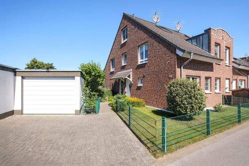 Langenfeld - Am Brückentor 42 - Eingangsseite 2 - PAESCHKE-Doppelhaus in ruhiger Lage mit optimaler Anbindung