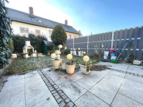 Blick von der Terrasse in den Garten - 