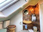 Kleines Badezimmer im Dachgeschoss - Foto 1 - 