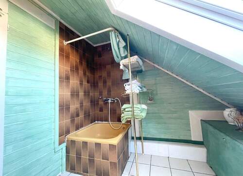 Kleines Badezimmer im Dachgeschoss - Foto 2 - 