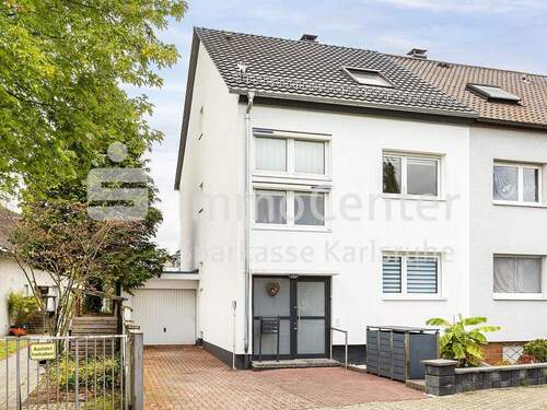 Außenansicht - Mehrgenerationenhaus mit vielseitigen Nutzungsmöglichkeiten in Neureut!