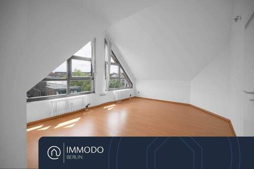 Schlafzimmer - ? Dachgeschoss-Refugium mit Dreiecksfenstern - Helle 3 Zi-Whg mit Südost-Terrasse in Reinickendorf