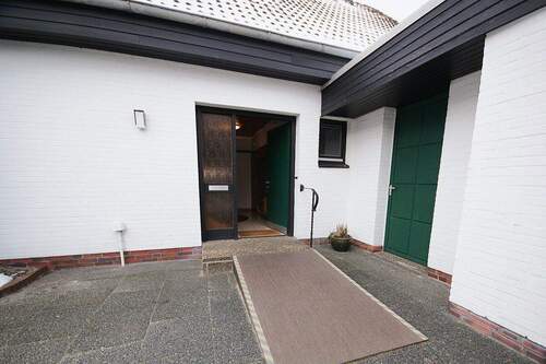 687 Außen Eingangstür - 6 Zimmer Einfamilienhaus in Westerstede