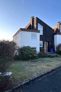 Außenansicht - Eingangsseite - 4 Zimmer Doppelhaushälfte zum Kaufen in Kulmbach