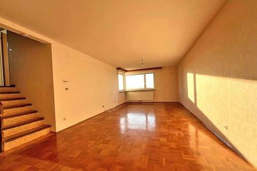 Wohnzimmer - Doppelhaushälfte mit 114,00 m&sup2; in Kulmbach zum Kaufen