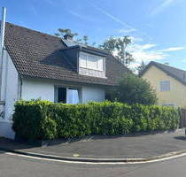 Große Erdgeschosswhg. (187 qm Wohn-Nutzfl.) mit Garten und ausgeb. UG in 2-Fam.Haus - Friedrichsdorf Köppern