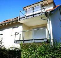 Sofort beziehbare, neuwertige 2-Zi.-OG-Whg. mit großem Balkon, EBK, TG-Platz und Stellplatz - Markdorf