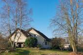 Garten/Haus - Freistehendes Zweifamilienhaus mit großem Grundstück