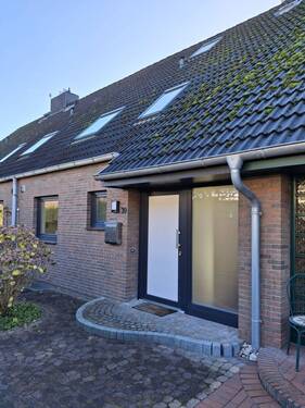 Objektansicht Eingangsseite - 4 Zimmer Mehrfamilienhaus, Wohnhaus in Münsterdorf