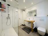 Badezimmer im Dachgeschoss - 