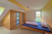 Zimmer mit Ankleide Dachgeschoss - 