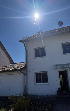 Hausansicht - Neuwertiges Reiheneckehaus (Erstbezug 2011) in Buchloe von Privat zum Kauf