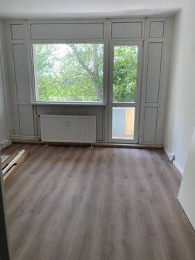 Schlafzimmer mit Zugang zum Balkon.jpeg - 3 Zimmer Etagenwohnung zur Miete in Wittenburg