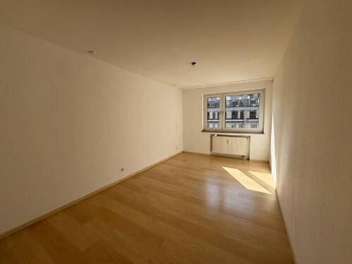 Zimmer1 - 3 Zimmer Etagenwohnung in Köln