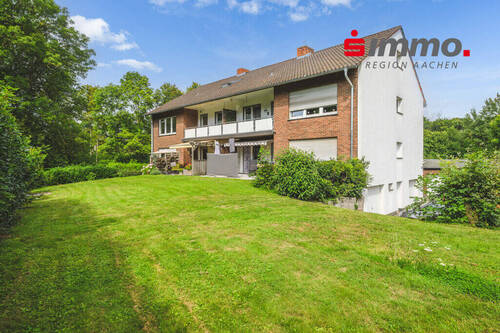 Titelbild - Fünffamilienhaus mit 4 Garagen auf großem Grundstück