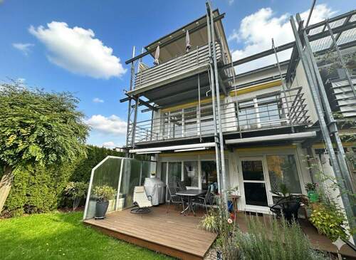 Gebäudeansicht - Top gepflegte, lichtdurchflutete 4-Zimmerwohnung mit großem, sonnigen Balkon in ruhiger Lage