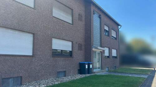 Gebäude - Kapellen: Voll vermietetes Sechs-Familienhaus mit zwei Garagen