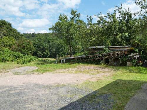 Parkplätze vor der Halle - 