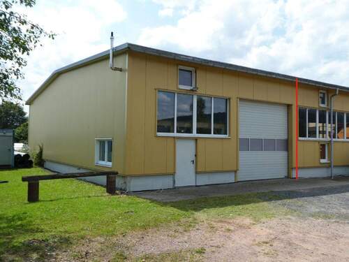 Außenansicht - AUMÜLLER-Immobilien - Moderne beheizte Lagerhalle mit Büro, im Industriegebiet Wächtersbach-Stadt