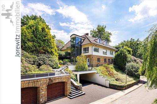 001 - Fernansicht - Repräsentatives Einfamilienhaus in Bestlage am Botanischen Garten