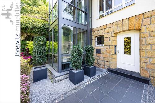 004 - Eingangsbereich mit Fahrstuhl - Einfamilienhaus mit 363,00 m&sup2; in Bielefeld zum Kaufen