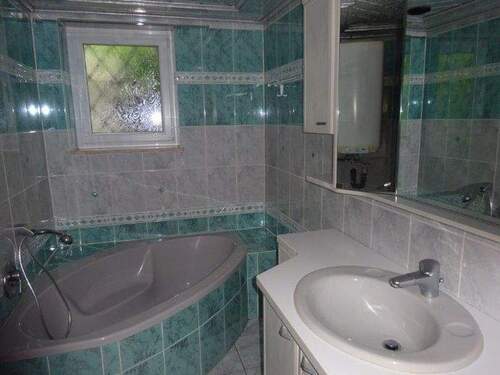 Bad mit Badewanne - 