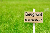 Baugrund zu verkaufen - Baureifes Grundstück mit Baugenehmigung in grüner Lage