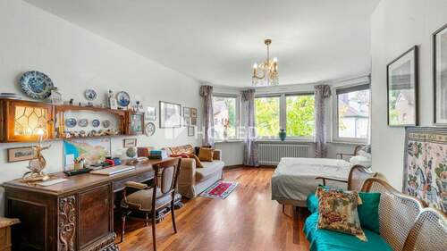 1. OG Schlafzimmer 1 - 