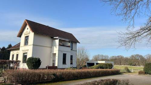 Seite Außen - 3 Zimmer Etagenwohnung zur Miete in Seevetal