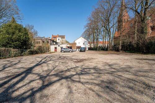 Parkplätze - Provisionsfrei-Wohnhaus und Gastrogebäude auf einem großen Grundstück!