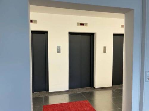 Aufzug2 - 1 Zimmer Büro in Neu-Ulm