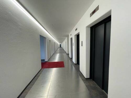 AufzugFlur - Büro mit 456,00 m&sup2; in Neu-Ulm zum Kaufen