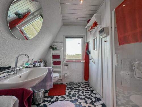 Badezimmer mit Sitzsauna im DG - 