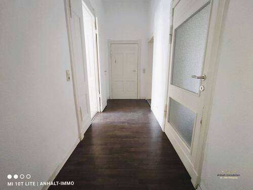Flur (2) - 