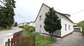 Frontansicht Haus - 6 Zimmer Einfamilienhaus in Isen