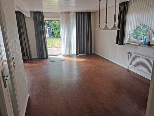 Wohn-/Esszimmer - 