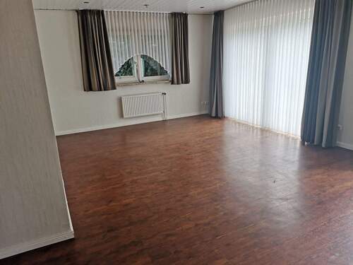 Wohn-/Esszimmer - 