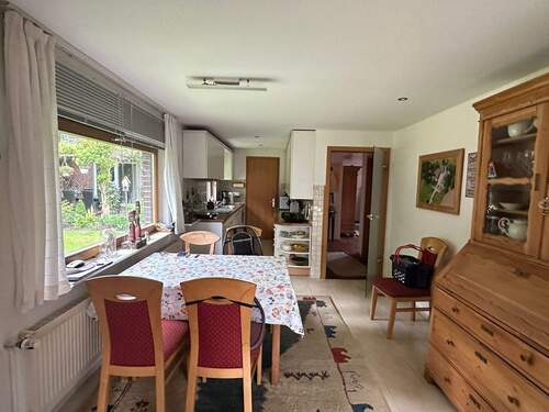 Esszimmer mit Blick zur Küche - Mehrfamilienhaus, Wohnhaus mit 210,00 m² in Rastede zum Kaufen